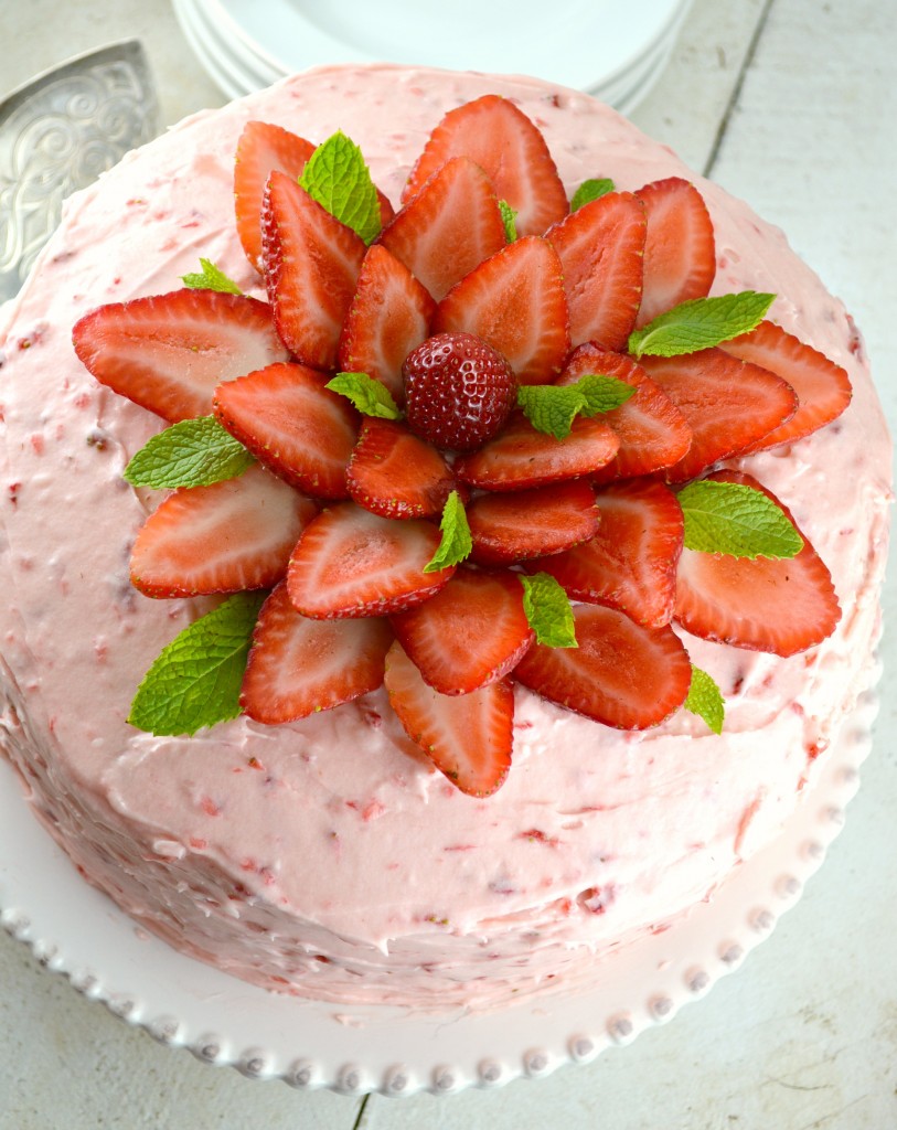30 Strawberry Cake Recipes Putting the Berries to ...